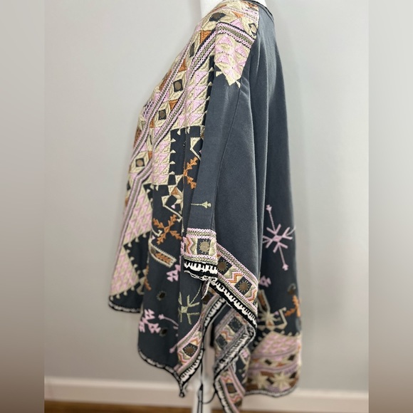 Free People Gray embroidered boho floral tribal poncho top women’s one size RARE - Picture 10 of 12